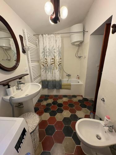 Casa Vacanze Al Colletto - Con terrazza panoramica in centro storico in Vagli Sotto
