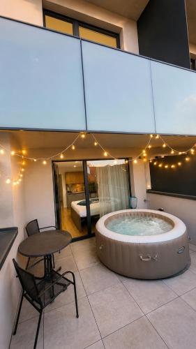 AH Terrace Jacuzzi Suite near Arena – khách sạn tại Juh