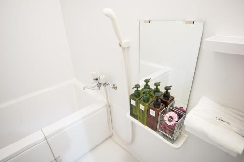 room detail thumbnail 2