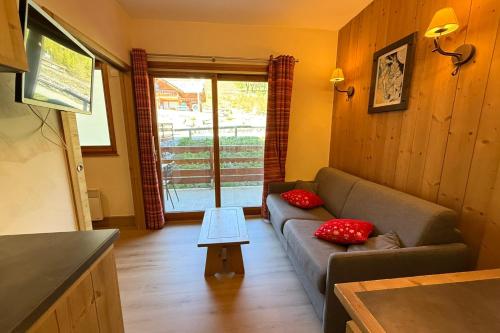 Risoul T2 6 pers Piscine et sauna Skis aux pieds