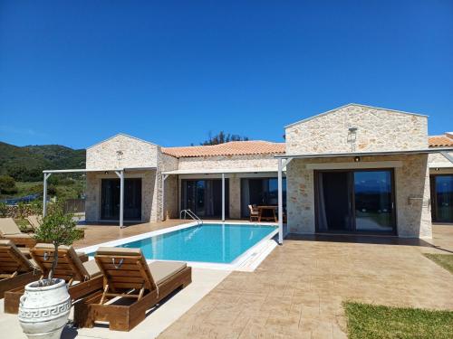 Pantheon Luxury Villas – khách sạn tại Skala