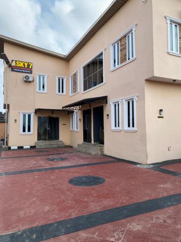 sky 7 hotel & apartment – khách sạn tại Akure