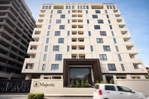 Premium Aurum Hotel Serviced Apartments Pool & Gym - Gulberg Lahore - image 3