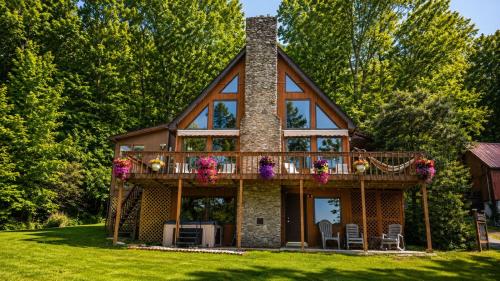 . A-Frame Getaway with Hot tub, Sauna, Fire Pit & Pond - Station Camp Getaway