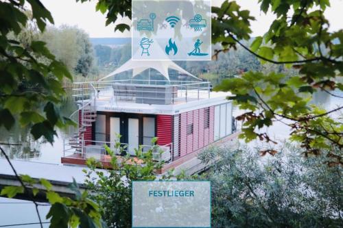 Фасада на хотела, Floatinghouse CALIENE - LP9 in Boffzen