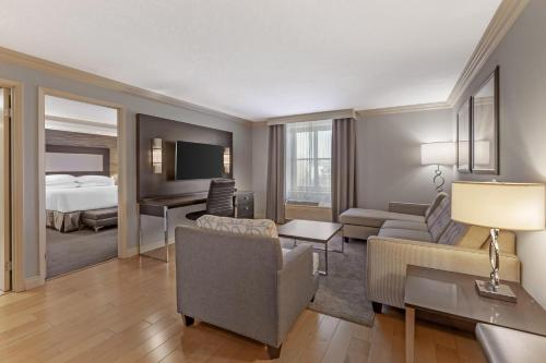 1 king bed, 1 sofa bed