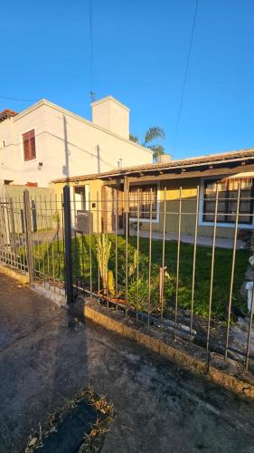 Monoambiente con jardin y patio