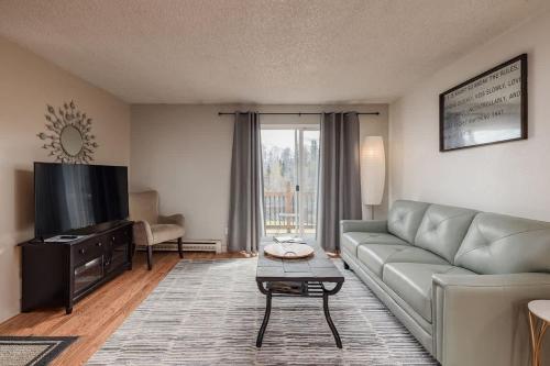 Cozy Creekside Retreat -2BR Near Airport — other in 342 East Dowling Road, Anchorage United States, 99518