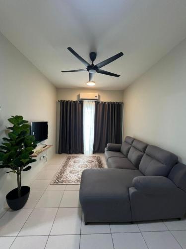 Rumah  m² dengan 2 kamar tidur dan 2 kamar mandi pribadi di Bandar Puncak Alam (Homestay Puncak Alam With Swimming Pool (Muslim)) in Bandar Puncak Alam