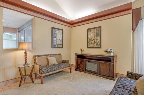 BEST WESTERN PLUS Inn at Valley View - image 39