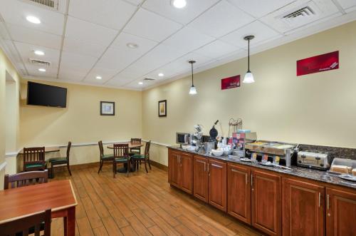 BEST WESTERN PLUS Inn at Valley View - image 32