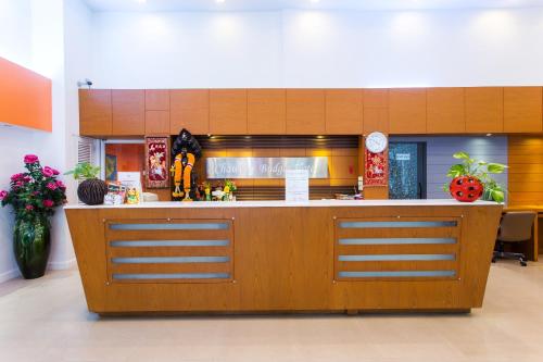 Front desk [24-hour]