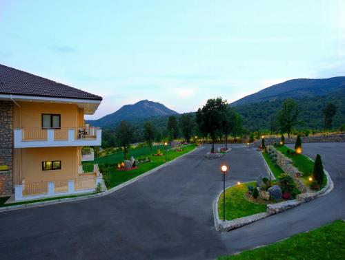 Enastron View Hotel - image 10