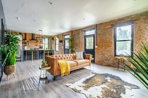 Jungle House Downtown Columbus - Modern Boutique Suites
