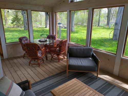 Carson's Creek - Carson's Creek - Serene Yard and Hot Tub ST-2021-0126 in Niles Corners (ON)