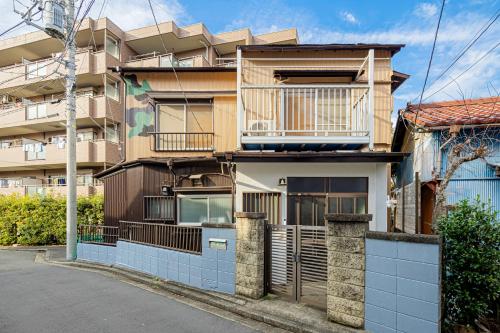 숙소 외관, Private House in Yokohama near Shin-Yokohama Station in 간다이지