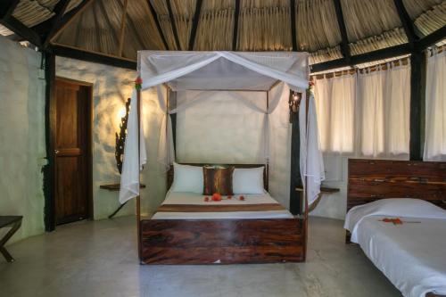 1 double bed, 1 twin bed