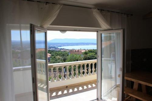 ระเบียง/ชานเรือน, Maleluni in สเวติ วิด-มิโฮลยิเซ