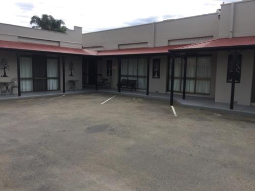 The Esplanade Motel Set in a prime location of Lakes Entrance, The Esplanade Motel puts everything the city has to offer just outside your doorstep. The hotel has everything you need for a comfortable stay. Free Wi-Fi in