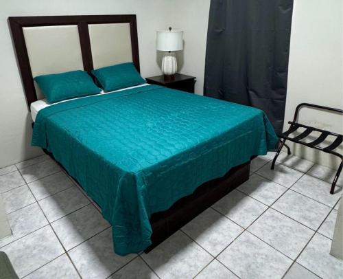 Piñas Room (Pinas Room) in El Pino