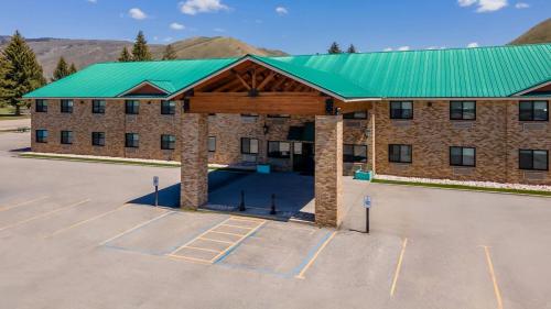 Super 8 by Wyndham Montpelier - Bear Lake