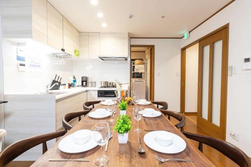 Family-Friendly 100m Squared Free Parking 5min train-Namba in Nishinari Ward