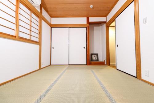 Family-Friendly 100m Squared Free Parking 5min train-Namba in Nishinari Ward