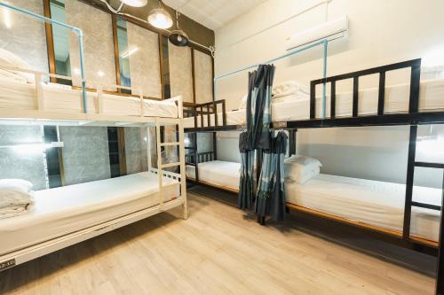 Green Gen Hotel, bed in mixed 6-bed room in Koh Sirey