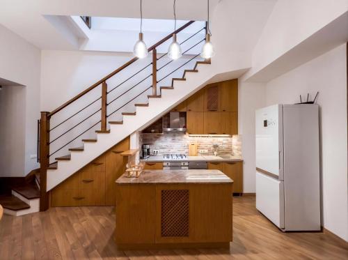 厨房, Stylish & Spacious Duplex 2BR in Mtatsminda in 提比里斯城