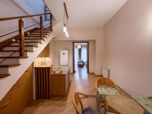 设施服务, Stylish & Spacious Duplex 2BR in Mtatsminda in 提比里斯城