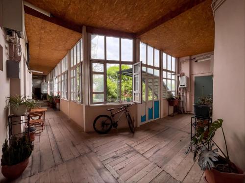 Stylish & Spacious Duplex 2BR in Mtatsminda in 提比里斯城