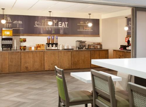 Hampton Inn & Suites Natchez - image 32