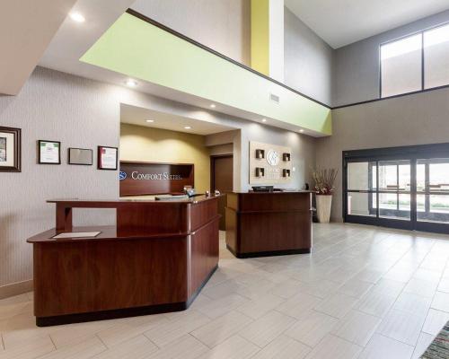 Comfort Suites Greenville - image 30