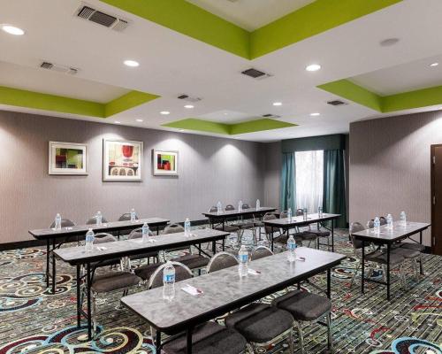 Comfort Suites Greenville - image 31