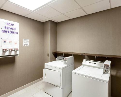 Comfort Suites Greenville - image 29