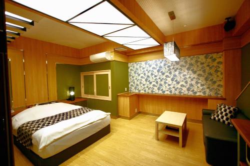 room detail thumbnail 1