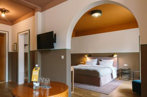 1 queen bed