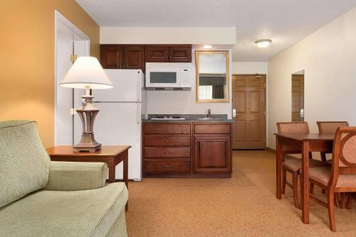 Country Inn & Suites by Radisson, Mankato Hotel and Conference Center, MN in Mankato, USA