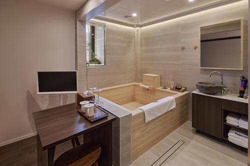 room detail thumbnail 2