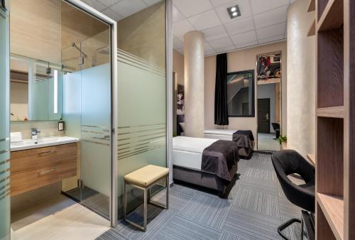 Fashion City Hotel Superior - image 12