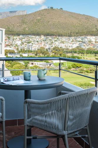 Mouille Point 1 Bed w Sea Views Skyshore Apartment - image 11