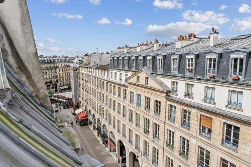 Exterior view, BnBNova - Le Louvre & Notre-Dame in Paris