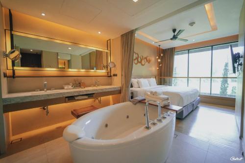 room detail thumbnail 2