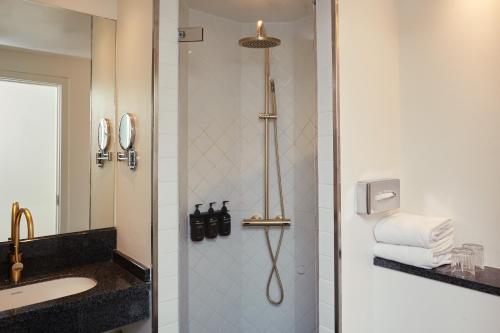 Ascot Hotel - image 35