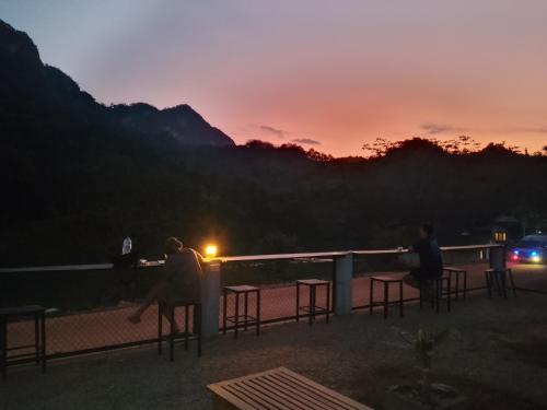 The Sun Backpackers Hostel in Nong Khiaw