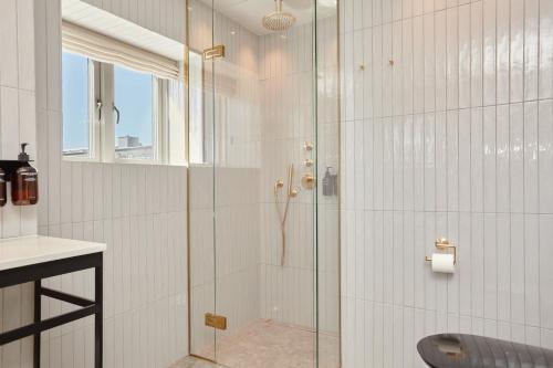 Ascot Hotel - image 39