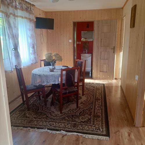 Viesnīcas āriene, Oaza pod lasem - domki wypoczynkowe in Ropienka