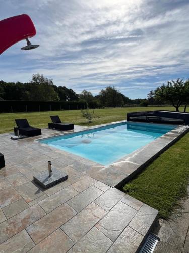 Maison avec piscine et étang, un coin de paradis (Maison avec piscine et etang, un coin de paradis) in Mézières-en-Brenne