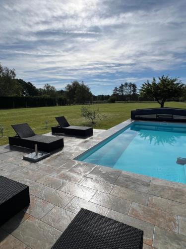 Maison avec piscine et étang, un coin de paradis (Maison avec piscine et etang, un coin de paradis) in Mézières-en-Brenne
