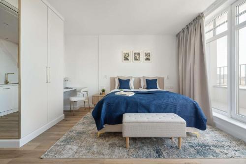 . Eleganckie Studio Blisko Tężni Solankowych z Balkonem i Klimatyzacją by Renters Prestige